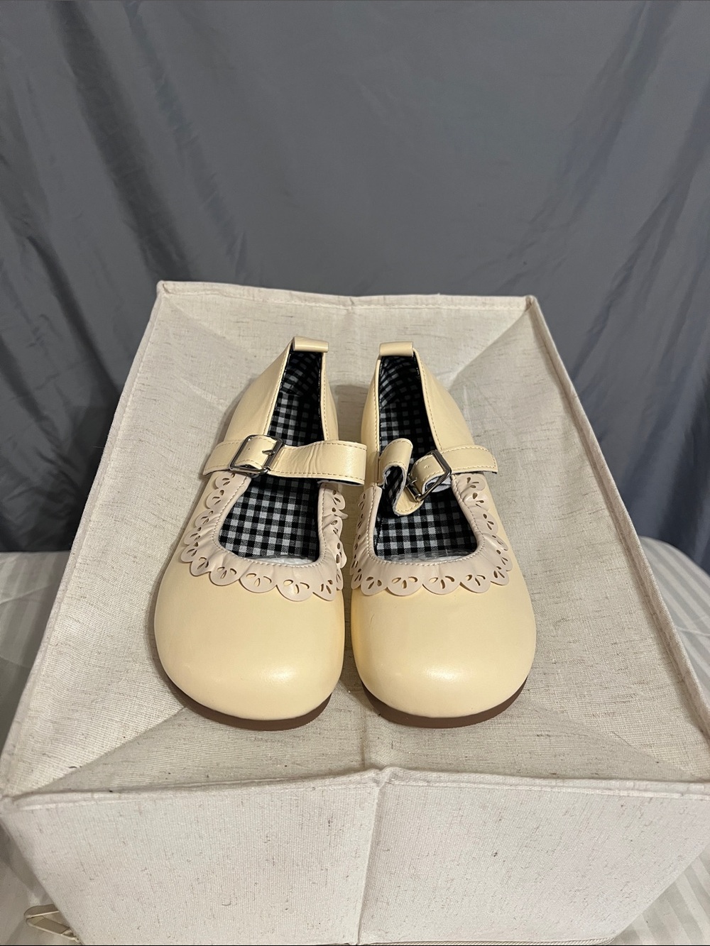 SHEIN Cream Scalloped Mary Jane Dress Shoes - Picture 1 of 4
